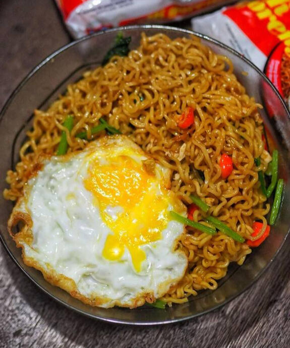 Indomie + telur Rp.9000